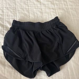 Lulu pair of hottie hots 2.5 size 2 that’s fits a 0